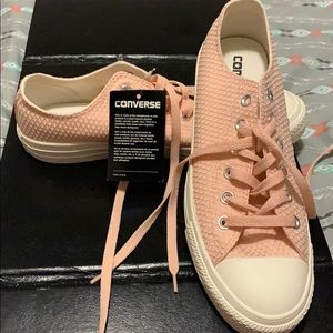 Peach/pink converse